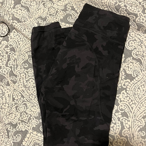 Lulu lemon black camo leggings - Picture 4 of 5